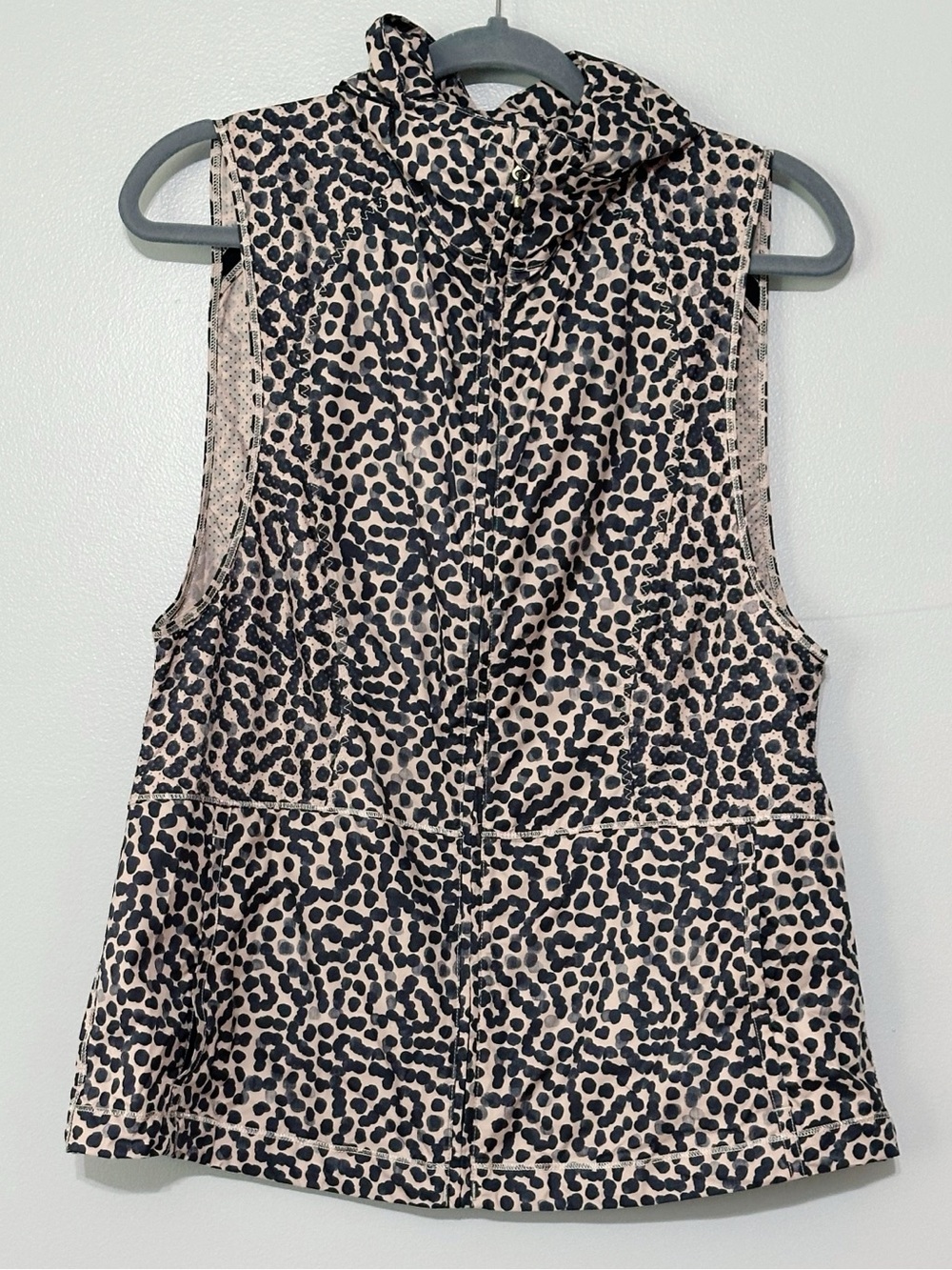 Lululemon Pack-It Vest in the Ace Spot Grain Black cheetah print Running size 8